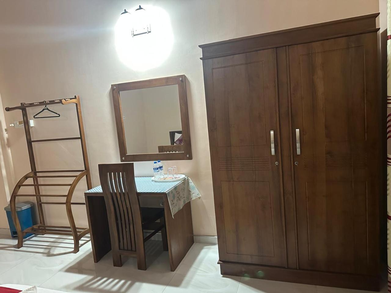 Lahiru Airport Villa Andiambalama Eksteriør bilde