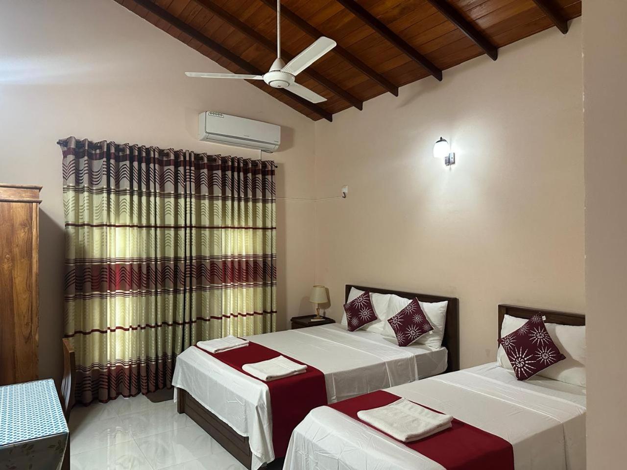 Lahiru Airport Villa Andiambalama Eksteriør bilde