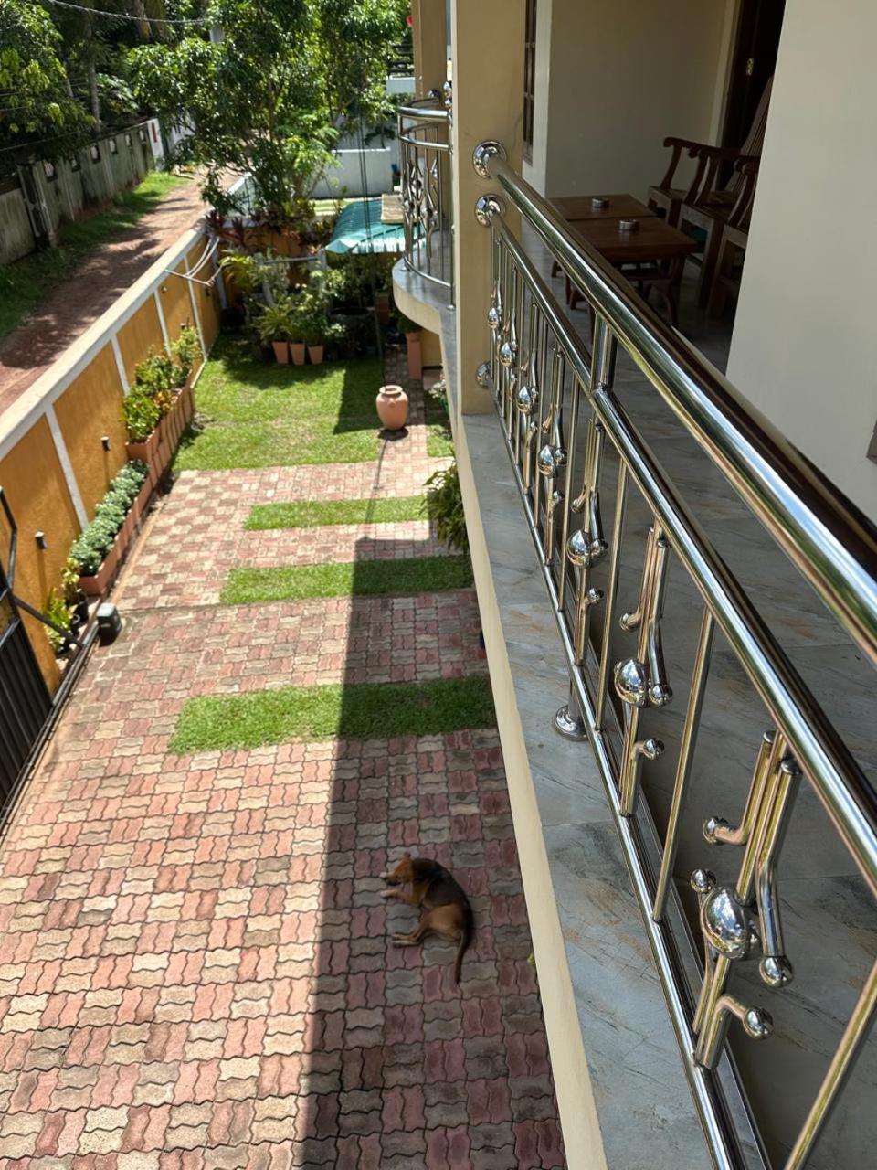 Lahiru Airport Villa Andiambalama Eksteriør bilde
