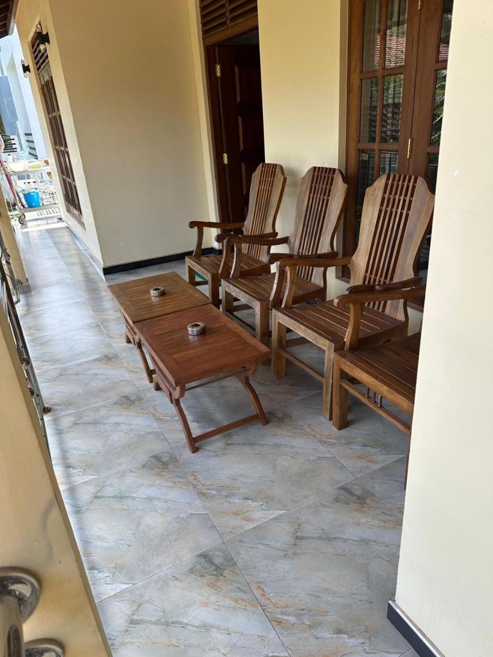 Lahiru Airport Villa Andiambalama Eksteriør bilde