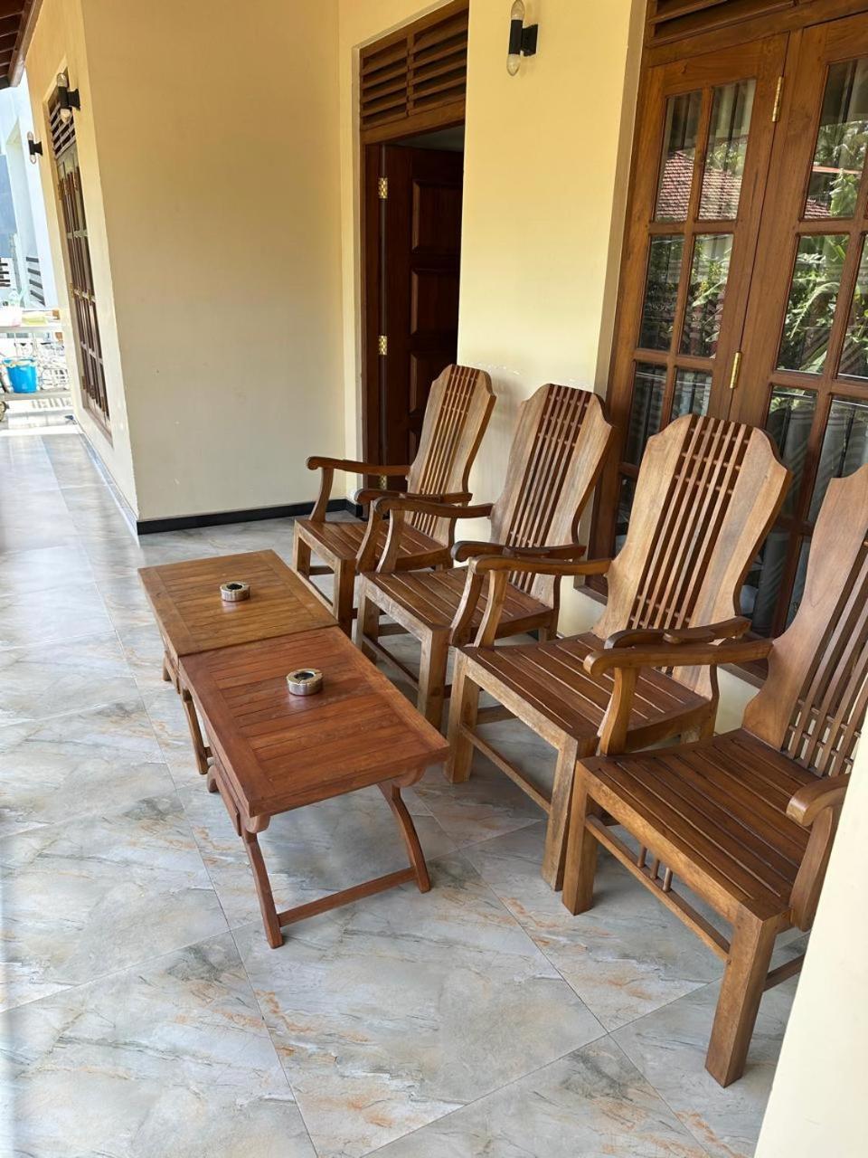 Lahiru Airport Villa Andiambalama Eksteriør bilde