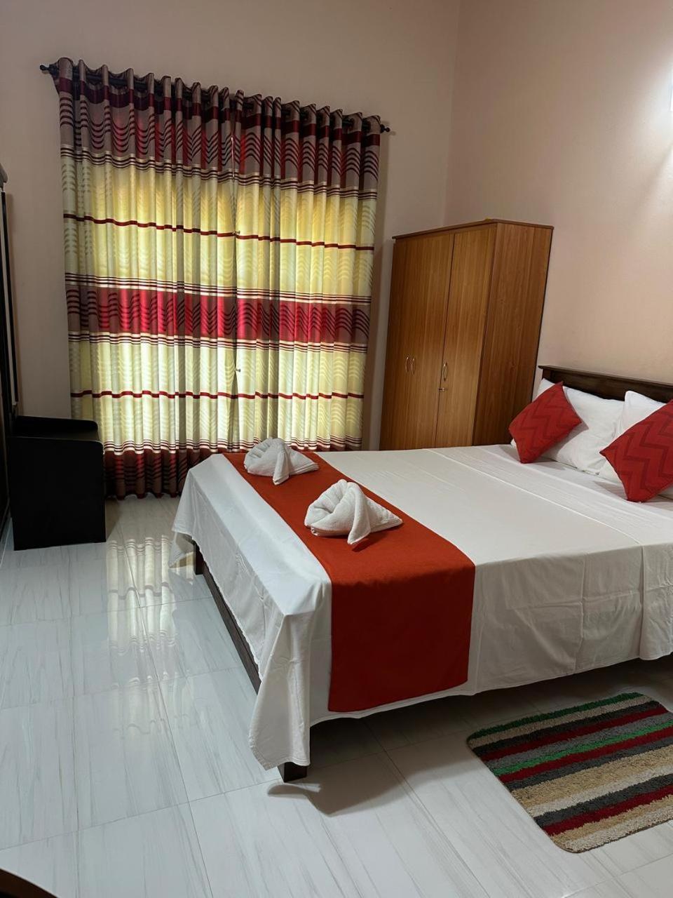 Lahiru Airport Villa Andiambalama Eksteriør bilde