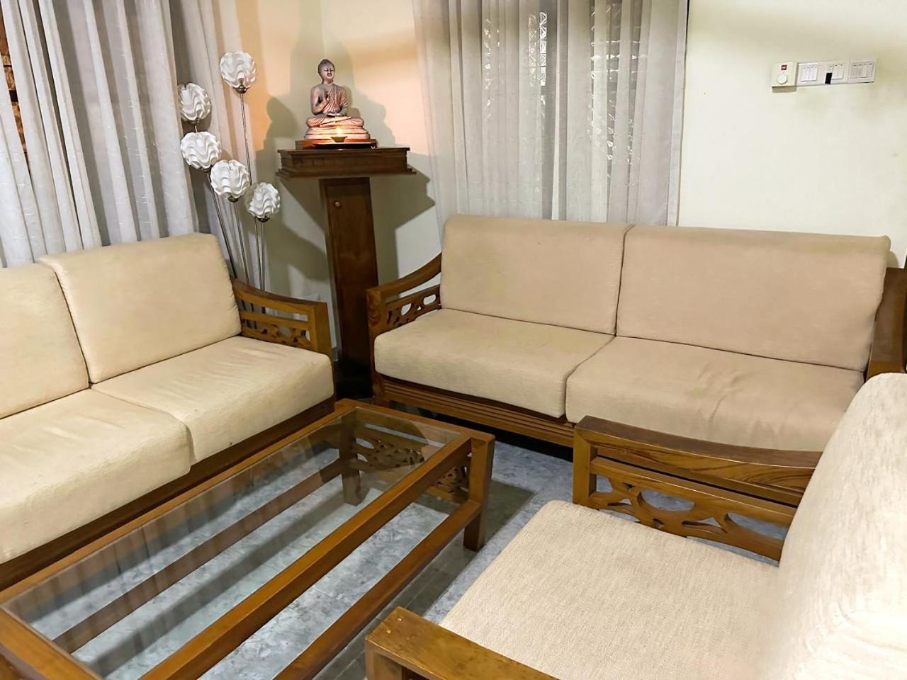 Lahiru Airport Villa Andiambalama Eksteriør bilde